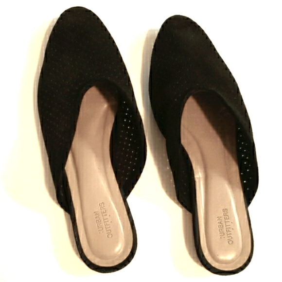 Urban Outfitters Black Suede Slides Flat Shoes 7.5 Almond Toe - Picture 3 of 8